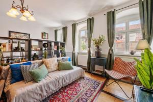 Et opholdsområde på LubuNest2 Altstadtwohnung am Blühenden Barock