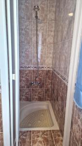 Ένα μπάνιο στο Cozy Izan Drago Apartment in Icod de los Vinos +35 φωτογραφίες