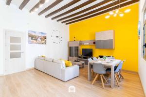 TV a/nebo společenská místnost v ubytování Mediterranean Way - Sant Domenec + 28 fotografií