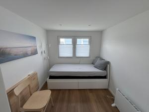 Postel nebo postele na pokoji v ubytování Prima Resort Boddenblick - Camping-Stellplätze - Tiny Houses & Ferienwohnungen in Ostsee Nähe