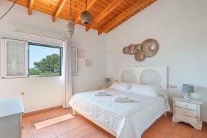 En eller flere senge i et værelse på Can Juan Pedro + 20 billeder