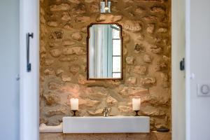 Et badeværelse på Romantic Dovecot near Saint Germain de Belvès