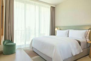 เตียงในห้องที่ The Westin Salgados Beach Resort, Algarve