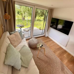 Posezení v ubytování Prima Resort Boddenblick - Camping-Stellplätze - Tiny Houses & Ferienwohnungen in Ostsee Nähe + 37 fotografií