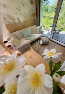 Posezení v ubytování Prima Resort Boddenblick - Camping-Stellplätze - Tiny Houses & Ferienwohnungen in Ostsee Nähe