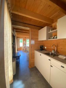 Kuchyň nebo kuchyňský kout v ubytování B&B Bed in Burgh