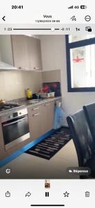 塞拉Un havre de paix的一张带炉灶的厨房的照片