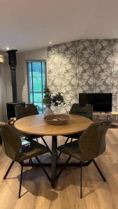 Χώρος καθιστικού στο Cozy Chalet +14 φωτογραφίες