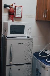 Kuchyň nebo kuchyňský kout v ubytování Jawharet Al Kheir Furnished Apartments