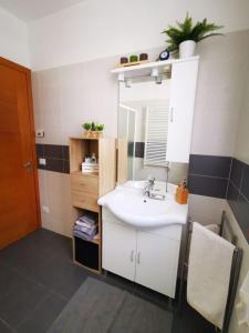 a bathroom with a white sink and a mirror at Your retreat in Mestre - Venezia comoda a due passi in Venice