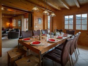 Χώρος καθιστικού στο Chalet Loisel - OVO Network