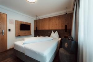 Llit o llits en una habitació de Hotel Tannenberg