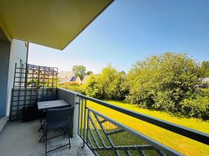 Un balcon sau o terasă la appartement en résidence privée avec piscine