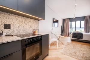 Η κουζίνα ή μικρή κουζίνα στο Paarl Studio With Onsite Parking & Modern Comforts
