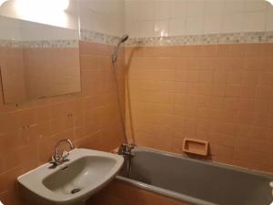 Gallery image of Private room in the heart of Angers in T3 in Angers
