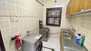 Nhà bếp/bếp nhỏ tại Female sharing room in city center