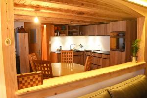 Kuchyň nebo kuchyňský kout v ubytování Le Chalet de l'Atelier - Le Nord