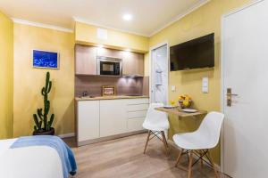 Kuchyň nebo kuchyňský kout v ubytování Alfama Stylish Studios by Hosty