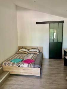 a bedroom with a bed and a black door at Studio climatisé et tout équipé in Saint-Didier