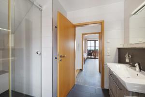 Ένα μπάνιο στο Weingut Geiger +75 φωτογραφίες