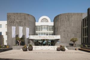 a building with some plants in front of it at Plus Fariones Suite Hotel in Puerto del Carmen