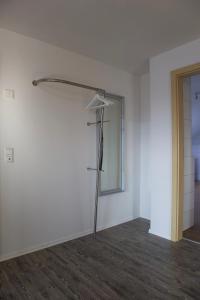an empty room with a white wall and a door at Ferienwohnung-Milena in Gundelfingen an der Donau +19 photos