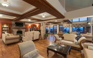 Posezení v ubytování Koti Resort Shimla, a member of Radisson Individuals Retreats