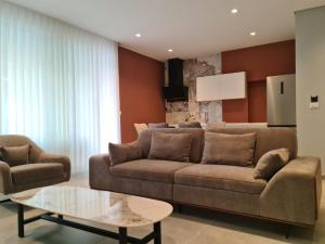 Χώρος καθιστικού στο Blue Harmony Lalzi Bay +11 φωτογραφίες