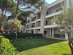 Κήπος έξω από το Blue Harmony Lalzi Bay