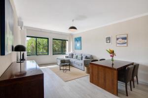 Χώρος καθιστικού στο Salgados Beach House