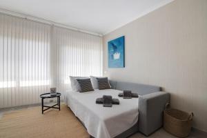Ένα ή περισσότερα κρεβάτια σε δωμάτιο στο Salgados Beach House +13 φωτογραφίες