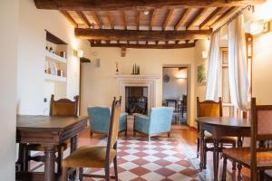 Posezení v ubytování Rocca d'Orcia Suites and Villas