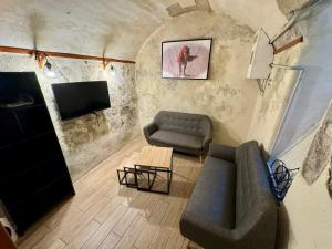 a living room with a couch and a table at Chambre Orb 1 etage in Béziers