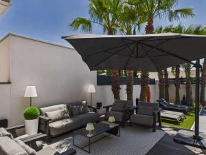 Fotografia z galérie ubytovania Villa Contemporaine 4 Pièces avec Piscine, Jardin et Wi-Fi à Agde, Proche Plage et Commerces - FR-1-423-257 v destinácii Le Grau-dʼAgde