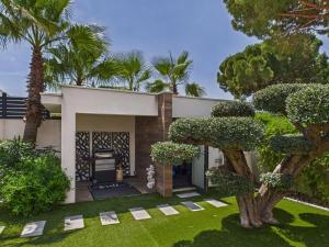 Fotografia z galérie ubytovania Villa Contemporaine 4 Pièces avec Piscine, Jardin et Wi-Fi à Agde, Proche Plage et Commerces - FR-1-423-257 v destinácii Le Grau-dʼAgde