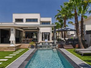 Fotografia z galérie ubytovania Villa Contemporaine 4 Pièces avec Piscine, Jardin et Wi-Fi à Agde, Proche Plage et Commerces - FR-1-423-257 v destinácii Le Grau-dʼAgde