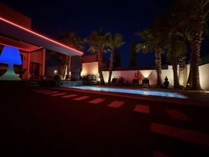 Fotografia z galérie ubytovania Villa Contemporaine 4 Pièces avec Piscine, Jardin et Wi-Fi à Agde, Proche Plage et Commerces - FR-1-423-257 v destinácii Le Grau-dʼAgde