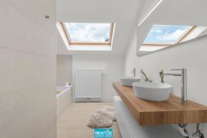 a bathroom with two sinks and two windows at Coppietershof - spacious home with garden near historic Bruges in Bruges +26 photos