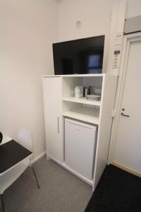 TV a/nebo společenská místnost v ubytování Forenom Hostel Helsinki Pitäjänmäki