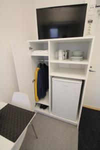 TV a/nebo společenská místnost v ubytování Forenom Hostel Helsinki Pitäjänmäki