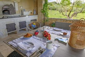 a table with food on it in a kitchen at Mas Cicada in Paradou