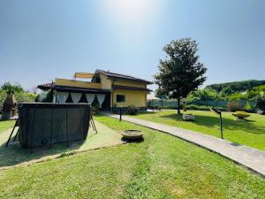 Garður fyrir utan - Rustic Charm with Garden & Pool -
