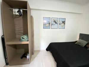 Ένα ή περισσότερα κρεβάτια σε δωμάτιο στο Kitnet bem localizada na Mallet