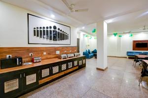 TV a/nebo společenská místnost v ubytování Airport Hotel Classic Paradise