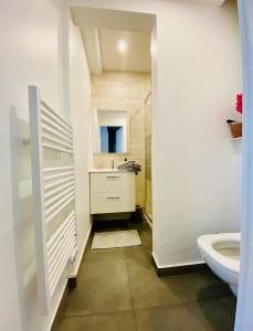 Ένα μπάνιο στο Grand studio Cinema Plage et vieil Antibes à 600m