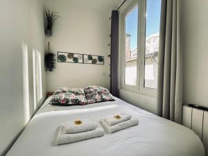 Postel nebo postele na pokoji v ubytování Chavalliaud 4 studio tout mignon proche centre