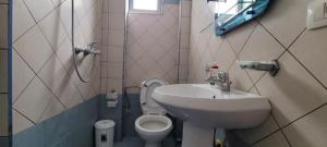 Ένα μπάνιο στο Fred's Apartment +5 φωτογραφίες