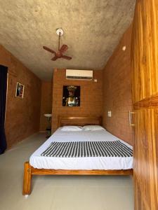 Time Travellers Hostel客房内的一张或多张床位