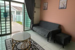 Posezení v ubytování HF PCB Homestay Private Pool