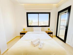 two beds in a room with two towels on them at Villa Ambre : détente piscine privée hammam in La Marsa +20 photos